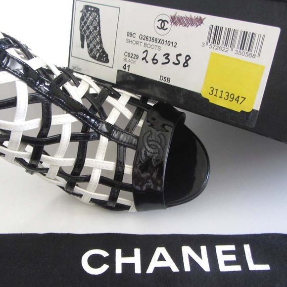 new CHANEL CC logo patent caged booties 41 / 11 US - Picture 4 of 8